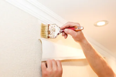 Pose de papier peint à Thiers-sur-Thève — revêtements muraux et toiles de verre